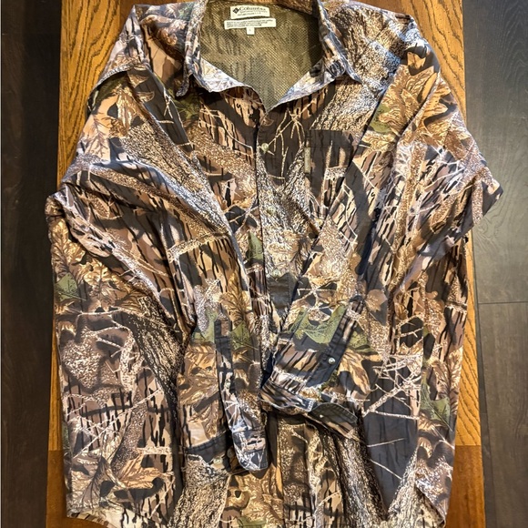 Columbia Camouflage Long Sleeve Shirt- vented in back. - Picture 5 of 5